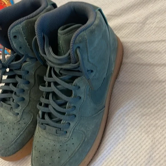 Shoes,2017 - Picture 2 of 2